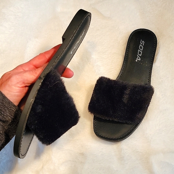 SODA ♡ Sweet-Cute 'n Sexy Black Faux Fur Flat Slip On Slippers 6 - Picture 6 of 17